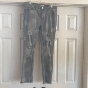Easel Star Distressed Jeans